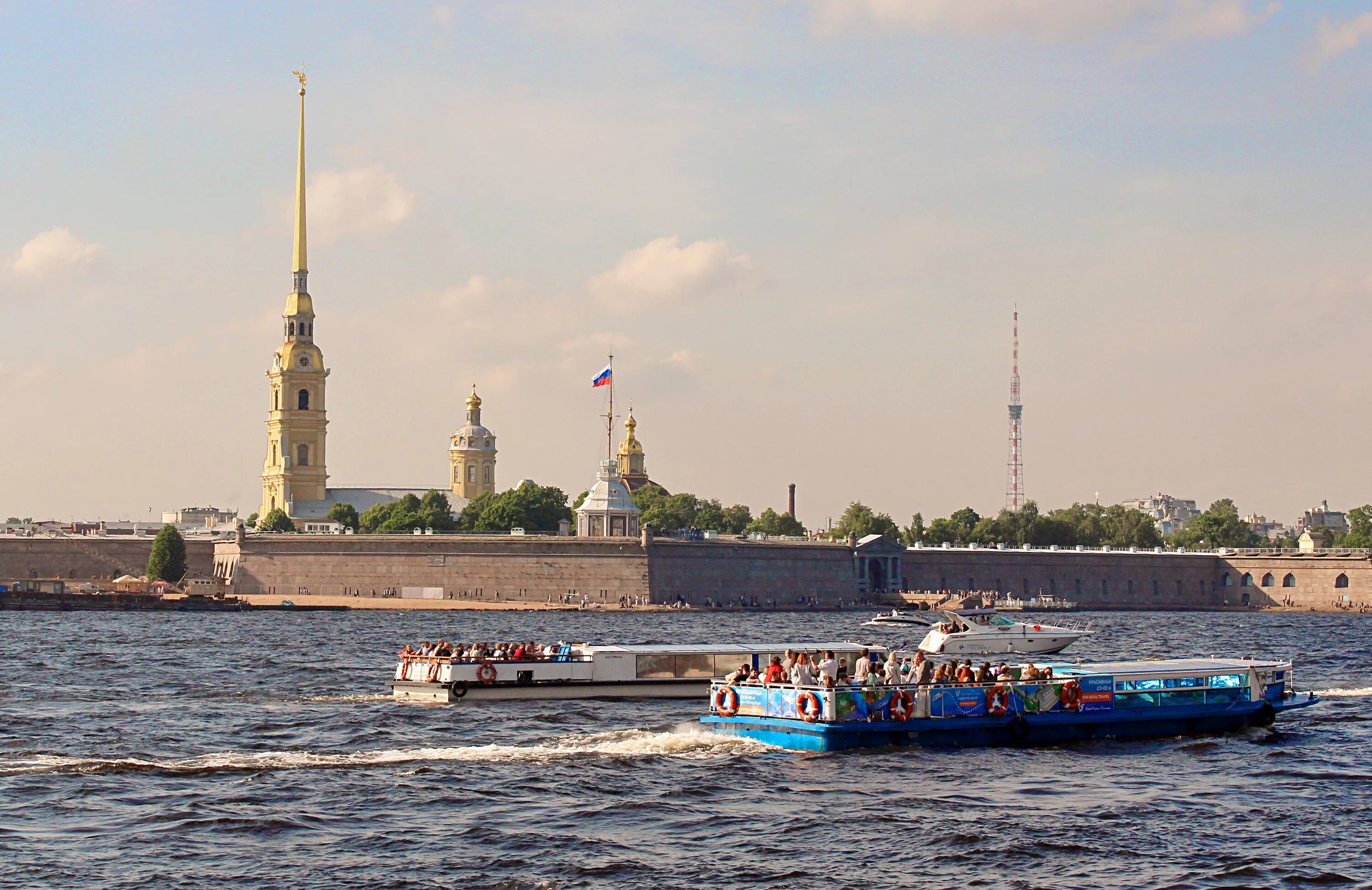 Кораблики спб цена. Кораблик на Неве. Корюшка кораблик на Неве. Кораблик из Питера на Неве.