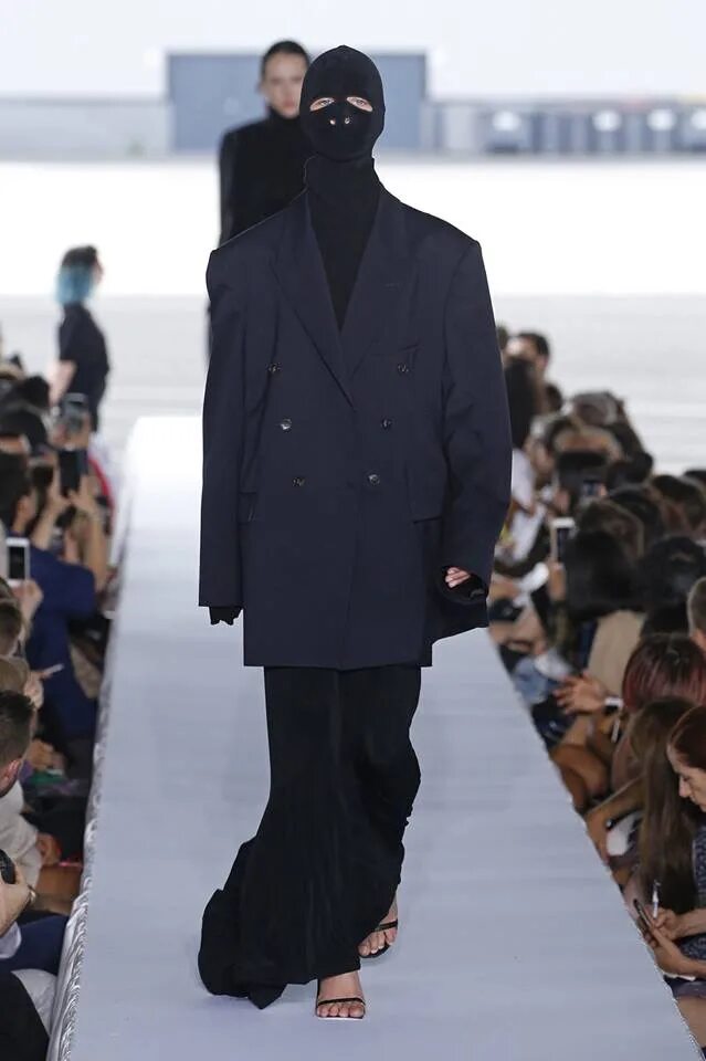 Хозяин баленсиага. Демна гвасалия. Демна гвасалия vetements. Демна гвасалия. Balenciaga vetements.