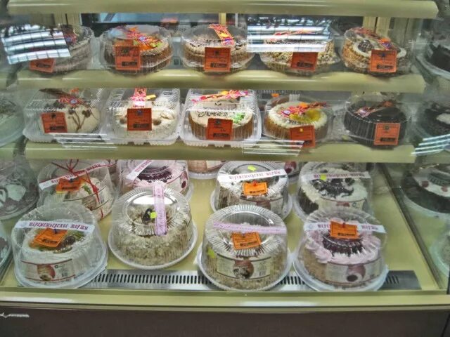 Пирожные в магазине. Пирожные в магазине. Задачи кондитерского магазина. Пирожные в кондитерской. Задания по теме пирожное.