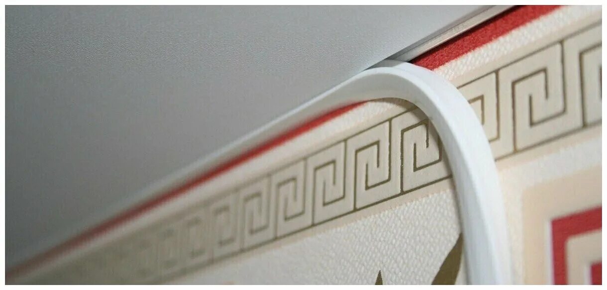 Натяжной потолок гарпунная система. Натяжной потолок без вставки. Декоративная вставка для натяжных потолков. Гарпунный профиль для натяжных. Гарпун 2.