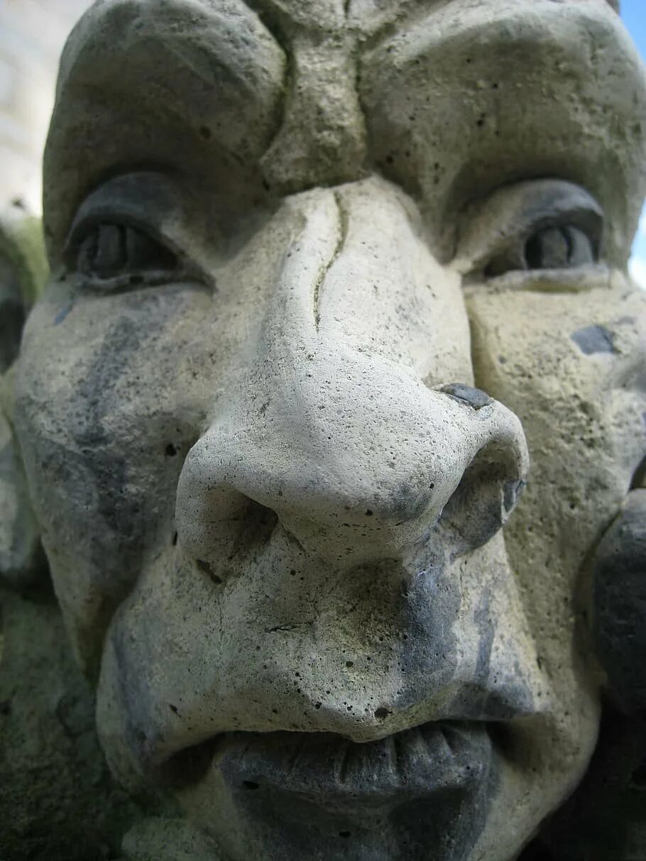 Каменное лицо. Каменные фигуры. Скульптура Каменное лицо. Статуя Каменное лицо.
