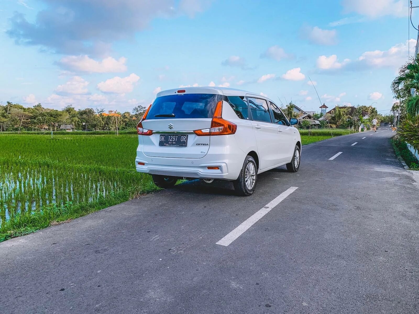 Аренда авто на бали. Арендовать автомобиль бали. Транспорт на бали. Авто на бали. Автомобили на бали.