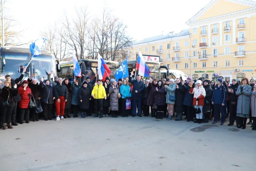 концерт митинг посвященный. концерт митинг посвященный. крым севастополь воссоединение. концерт митинг посвященный. символика россии на украине.