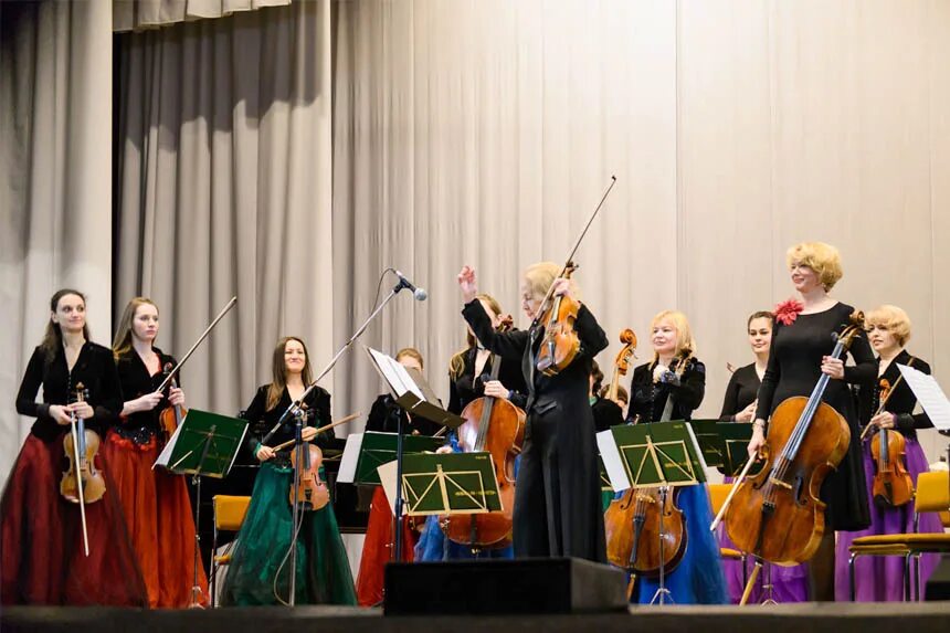 Вивальди кемерово. Оркестр Orchestra Вивальди. Концерт Вивальди оркестр. Женский «Вивальди-оркестр». Вивальди оркестр фото.