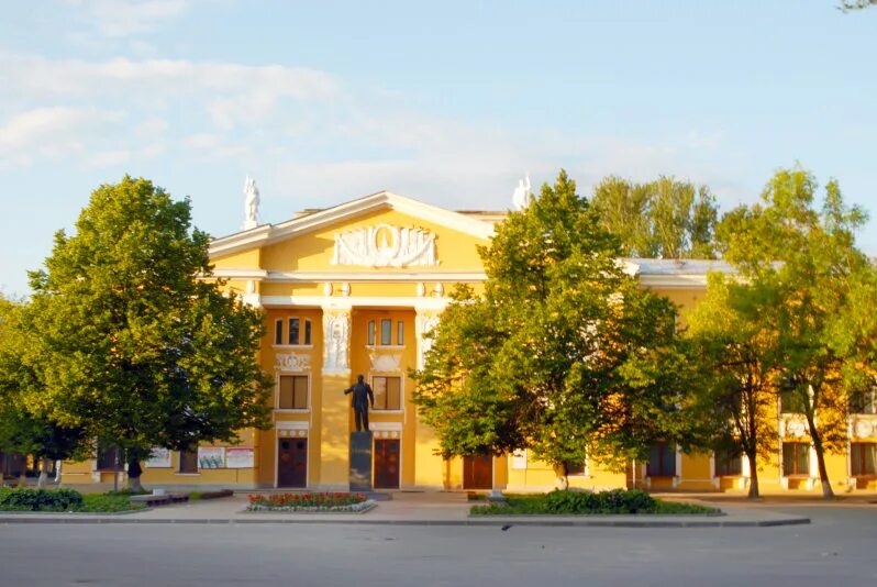 Волхов культура. Волхов культура. Площадь ленина волхов. Волховский городской дворец культуры. Город волхов дк железнодорожник.