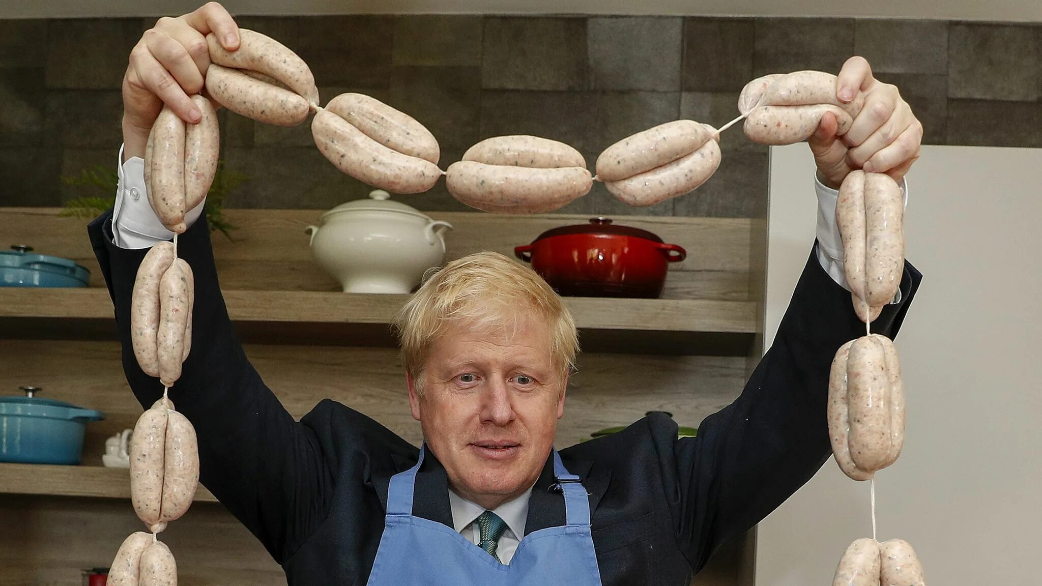 Кто придумал сосиски. Человек с палкой колбасы. Британская колбаса.
