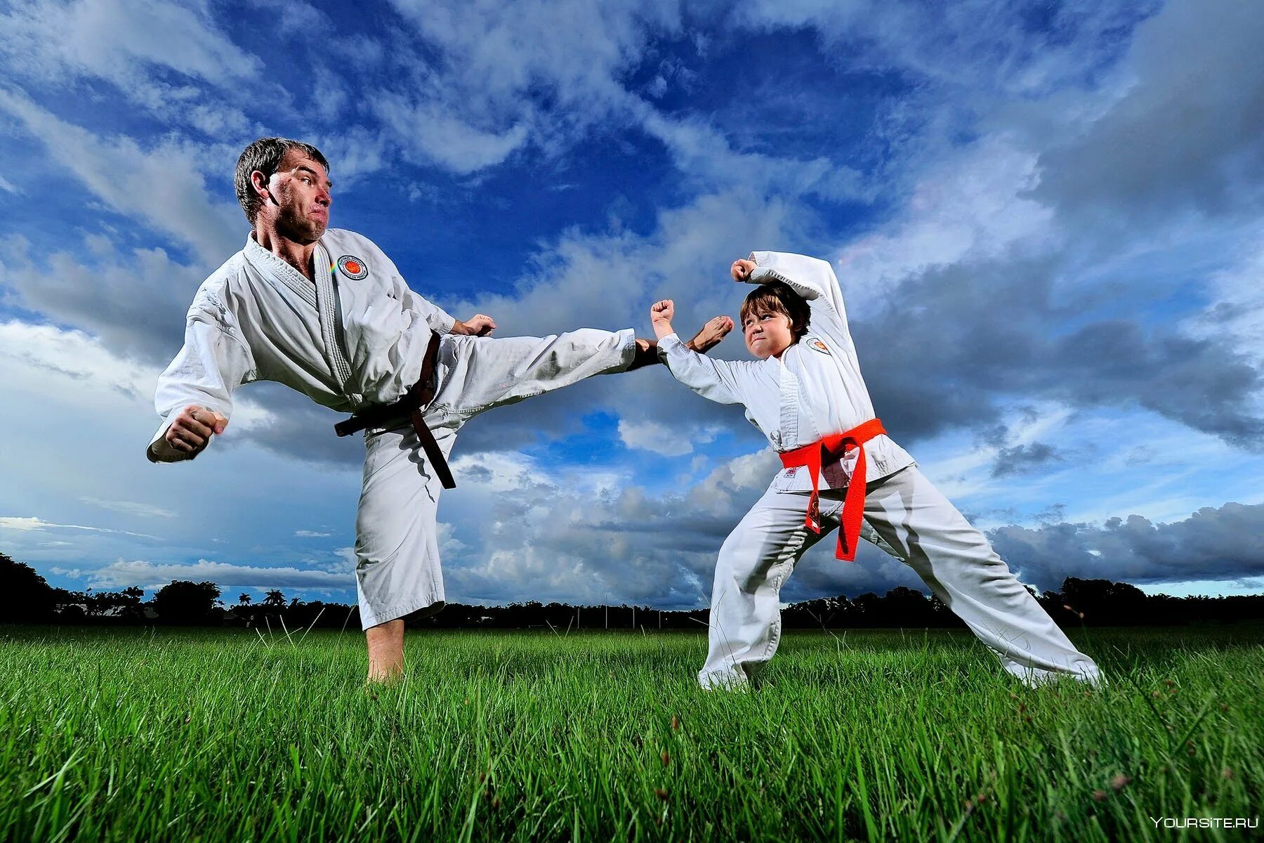 покажи фотку карате. покажи фотку карате. кенджи мидори каратэ. каратэ обои на рабочий стол. мальчик карате.