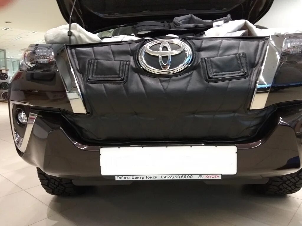 Утеплитель радиатора toyota rav4 2020. Тойота фортунер утеплитель радиатора. Утеплитель радиатора тойота. Утеплитель радиатора тойота. Утеплитель решетки радиатора corolla fielder.
