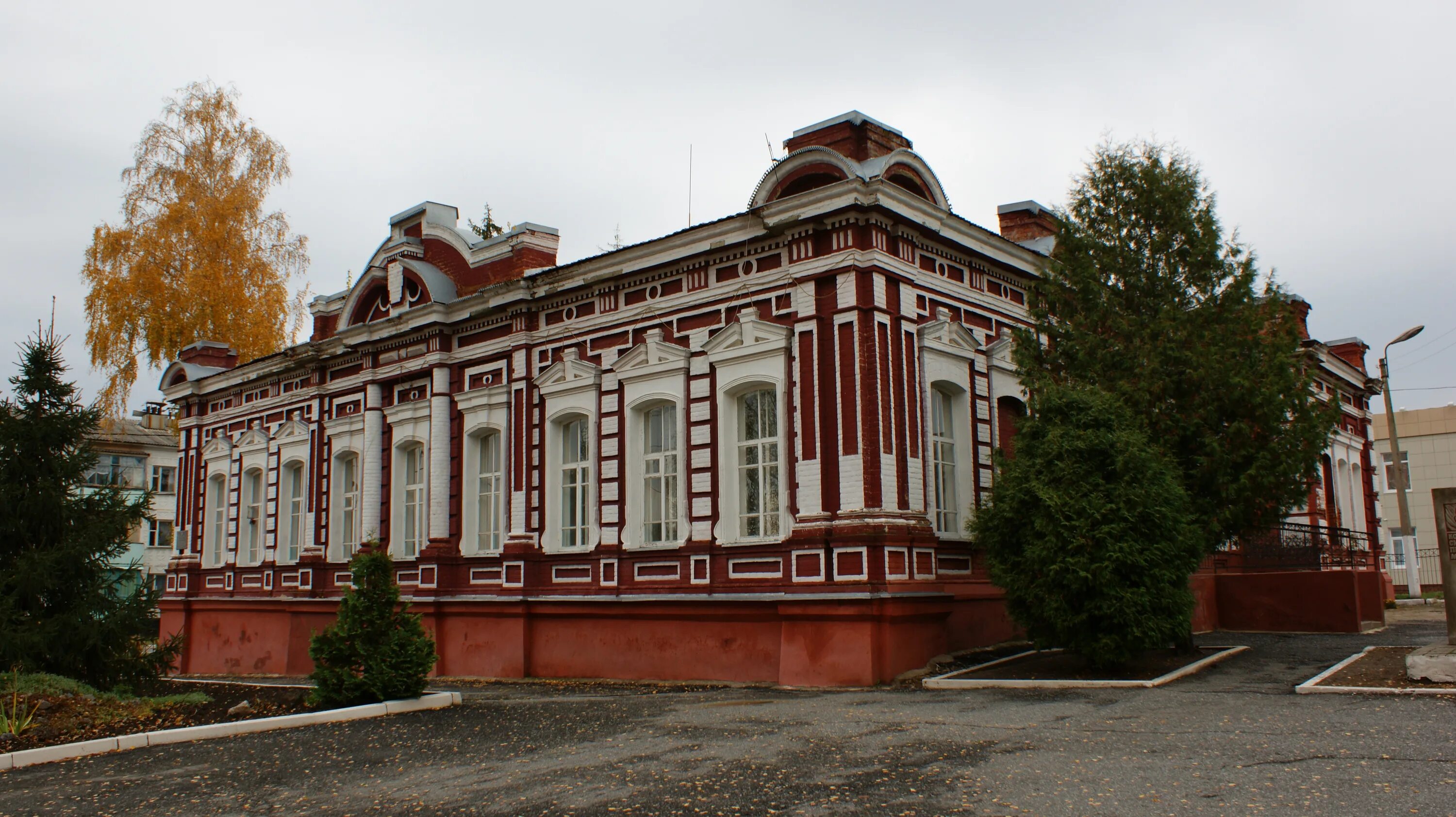 Дом грайворон белгородская область. Мужская гимназия Грайворон. Дом купца Дмитренко Грайворон. 2 Мужская гимназия Пенза. Женская гимназия Грайворон.