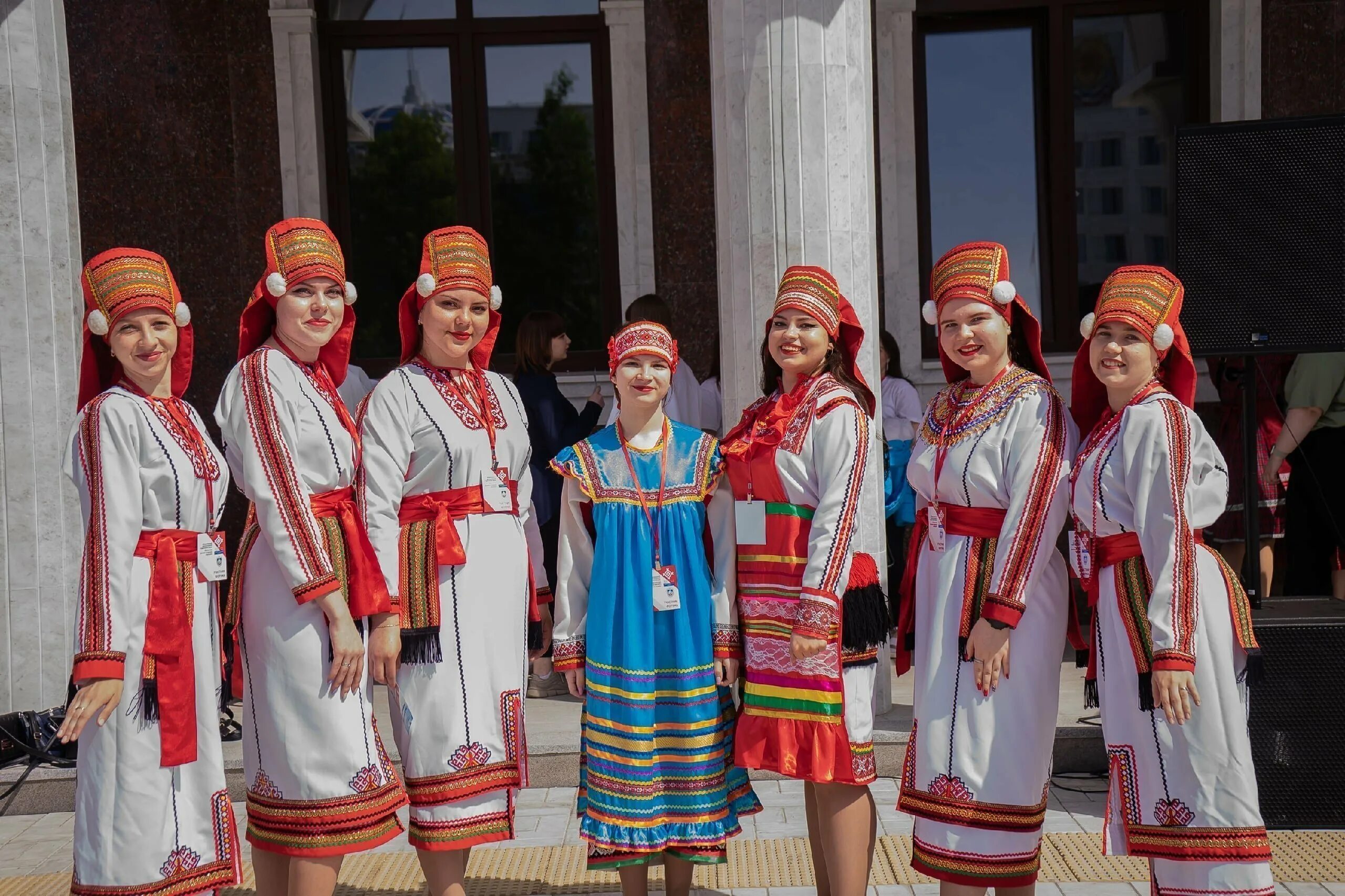 Финно угорская группа республика. Финно-угорские. Одежда финно угорских народов. Финно-угорские народы фото. Марийцы и русские.