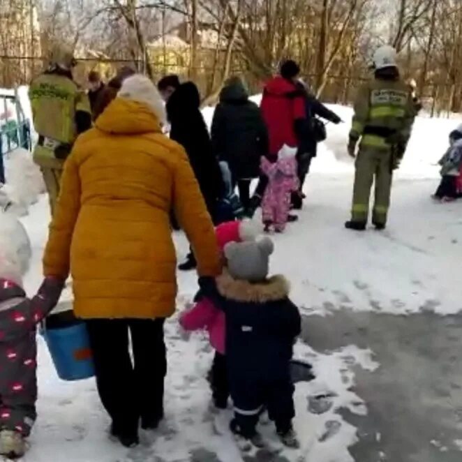 Эвакуированы сады. Эвакуация детей. Эвакуация в детском саду. Эвакуация детских садов сегодня. Эвакуация/детей из садиков Чебоксары.