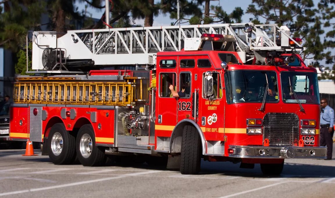 Машина "Fire Truck" пожарная, 49450. Лос Анджелес пожарная. Лос Анджелес Fire engine. LAFD Ford 250. Пожарный грузовик