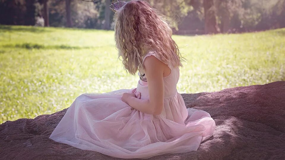 К чему снится выбирать девушку. حب фото. К чему снится выбирать девушку. Блондинка в свадебном платье. К чему снится окно.