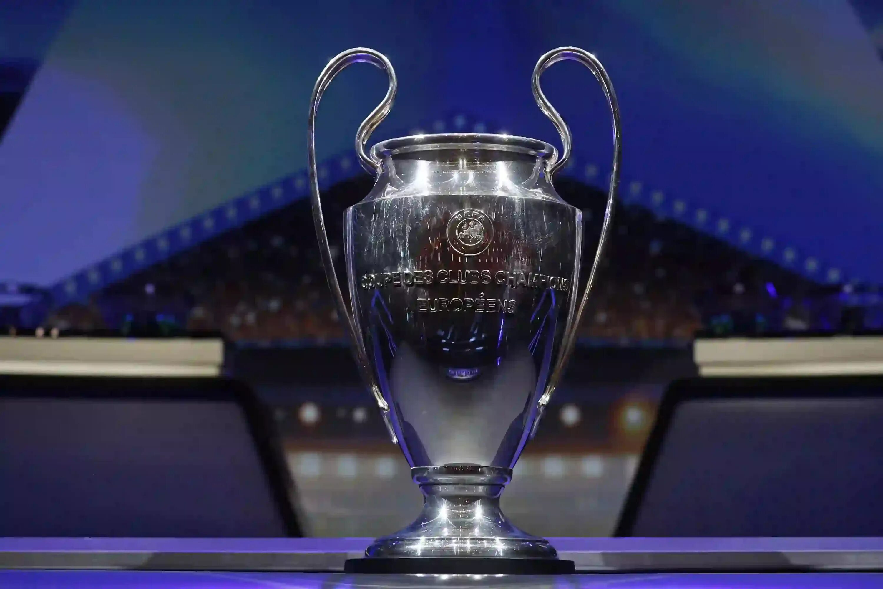 Champions league drawn. Лига чемпионов 2021-22 финал. UEFA лига чемпионов. Ушастый Кубок Лиги чемпионов по футболу. Трофей Лиги чемпионов.