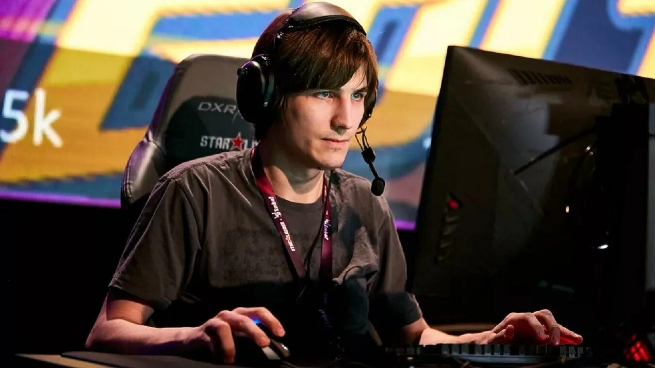 Ns dota 2. Iltw дота 2 игрок. Блондинка из нави. Денди дота 2. Иллидан дота 2 игрок.