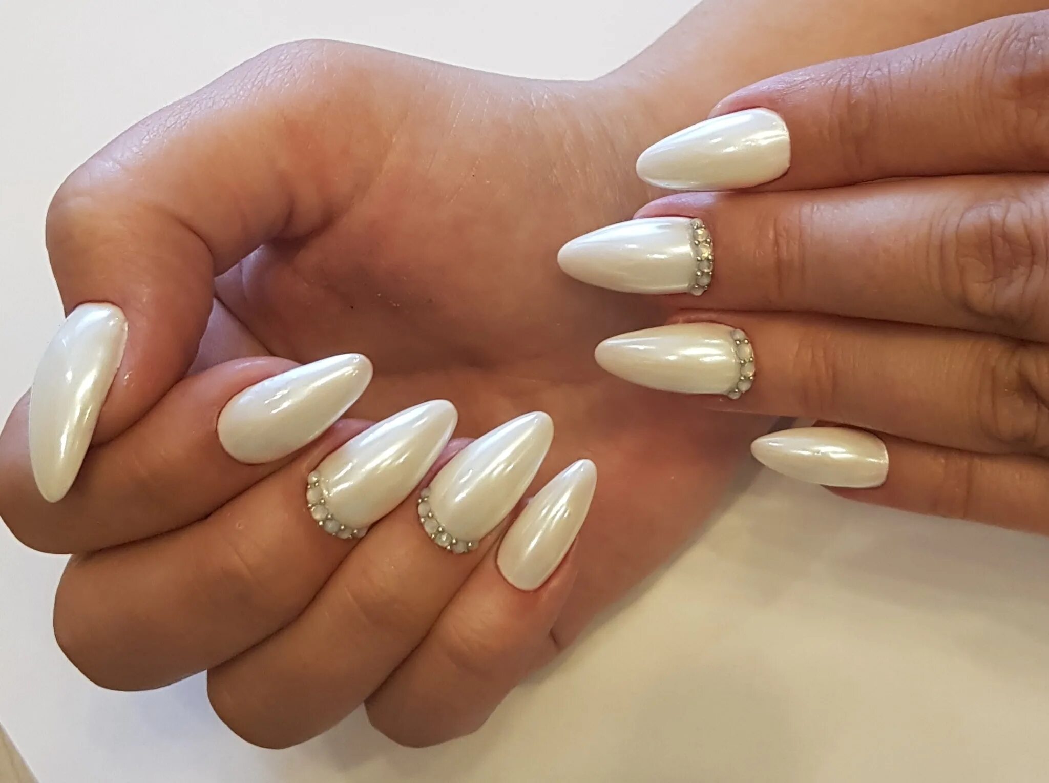 Маникюр с жемчугом: модные тенденции 2020 года Новости моды Nail art designs, Na