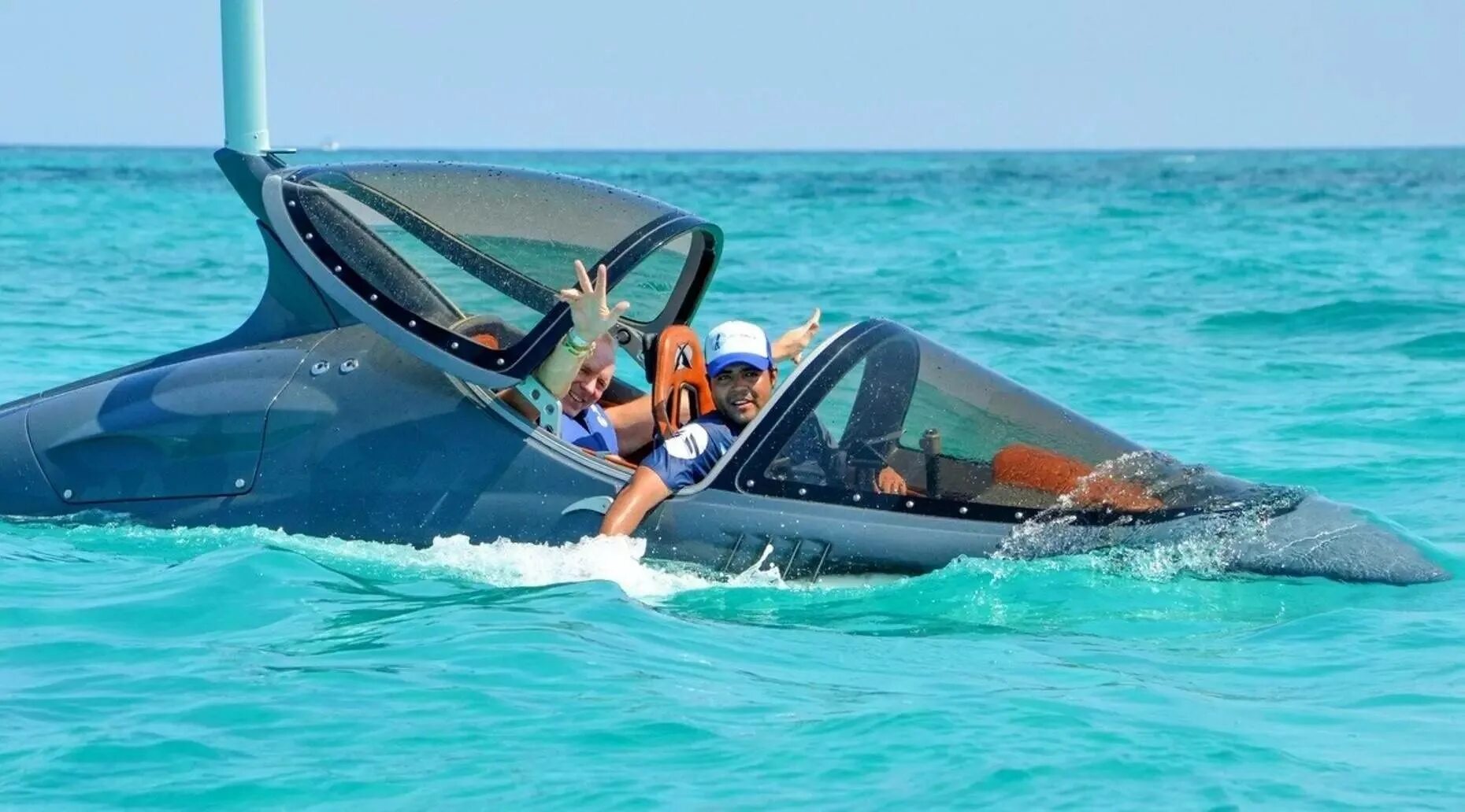 Какого числа можно плавать на моторе. Лодка гидроцикл Seabreacher. Водно подводный мотоцикл. Ныряющий катер. Ныряющий гидроцикл.