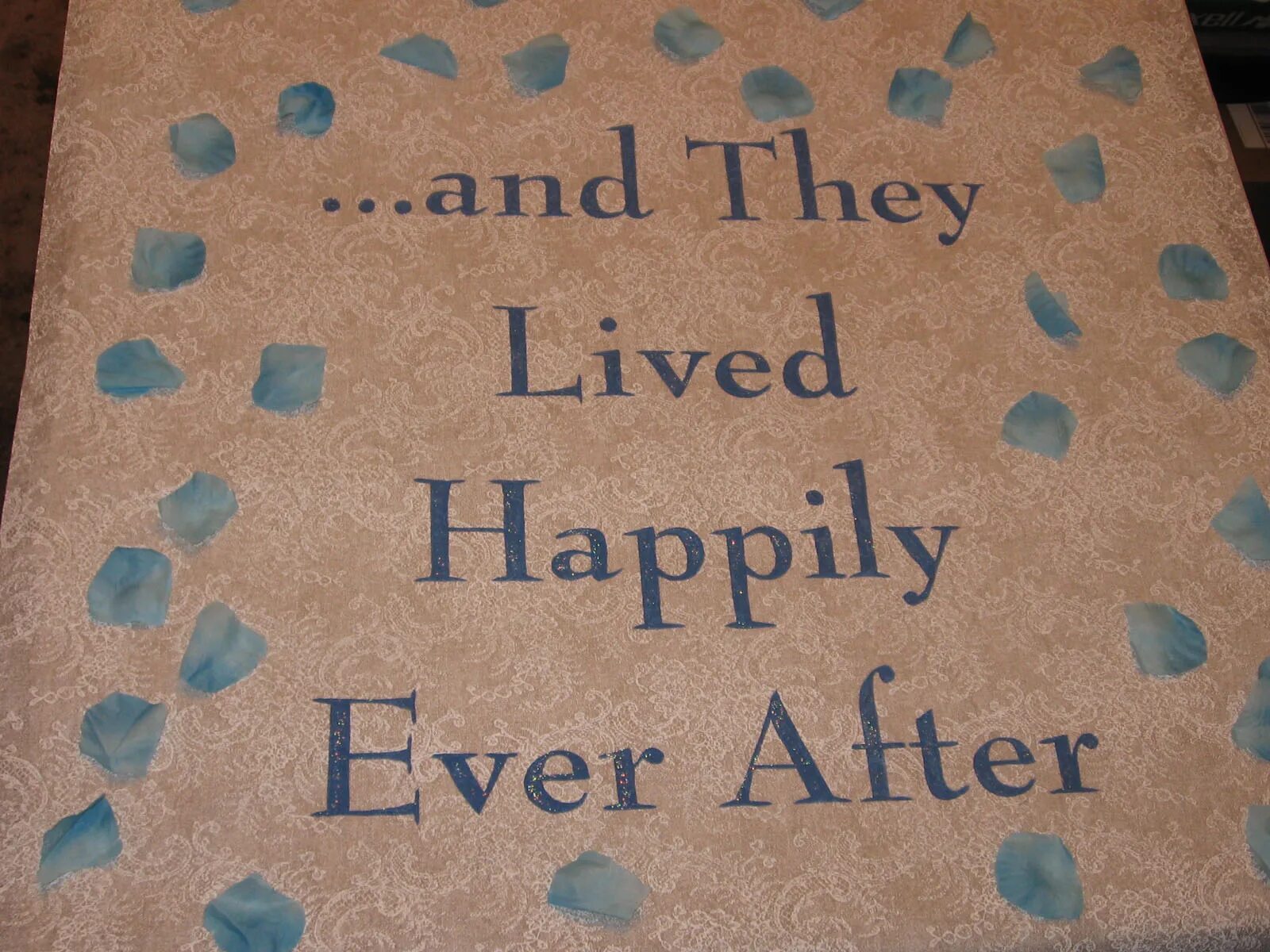 And they Lived happily ever after. Live happily ever after. Happily ever after этикетка. Happilly или happily. Txt happy after