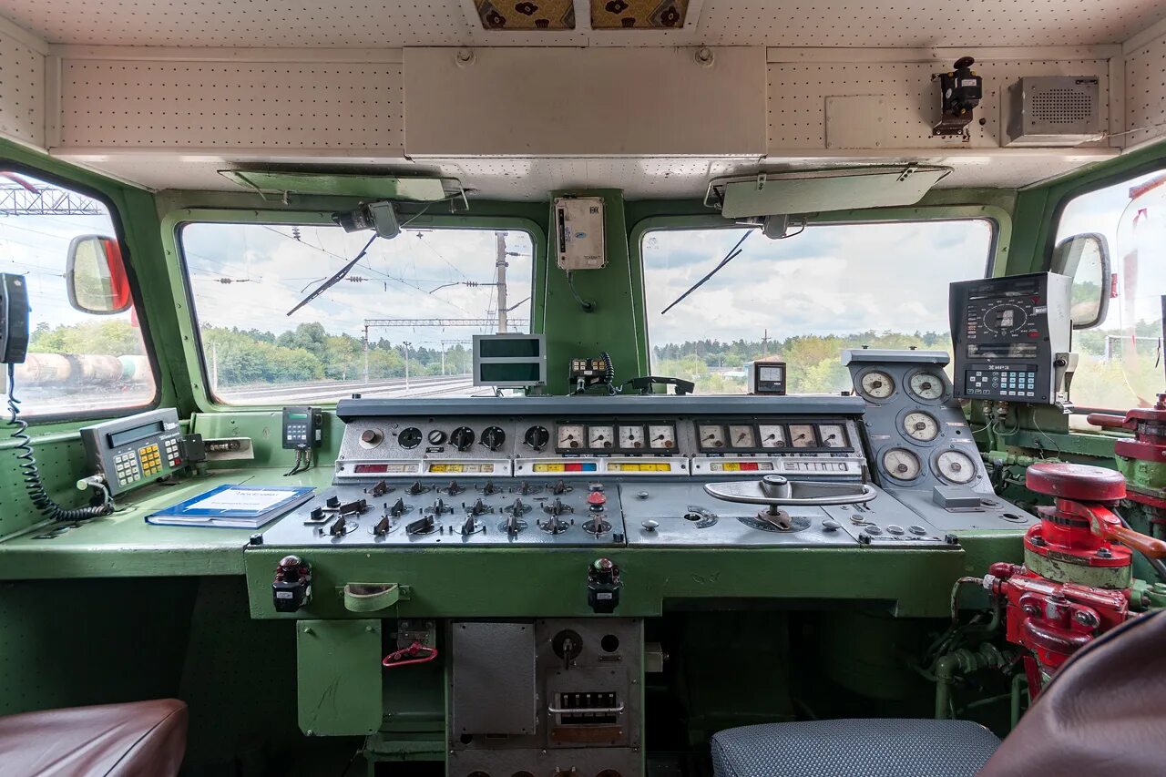 чс4т кабина. пульт управления чс4т. чс4т кабина. чс2т кабина пульт управления машиниста. пульт управления чс4т.