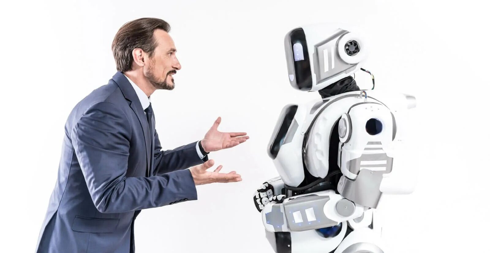 Личность искусственный интеллект. Робот с искусственным интеллектом. Робот человек. Общение робота и человека. Робот беседует с человеком.