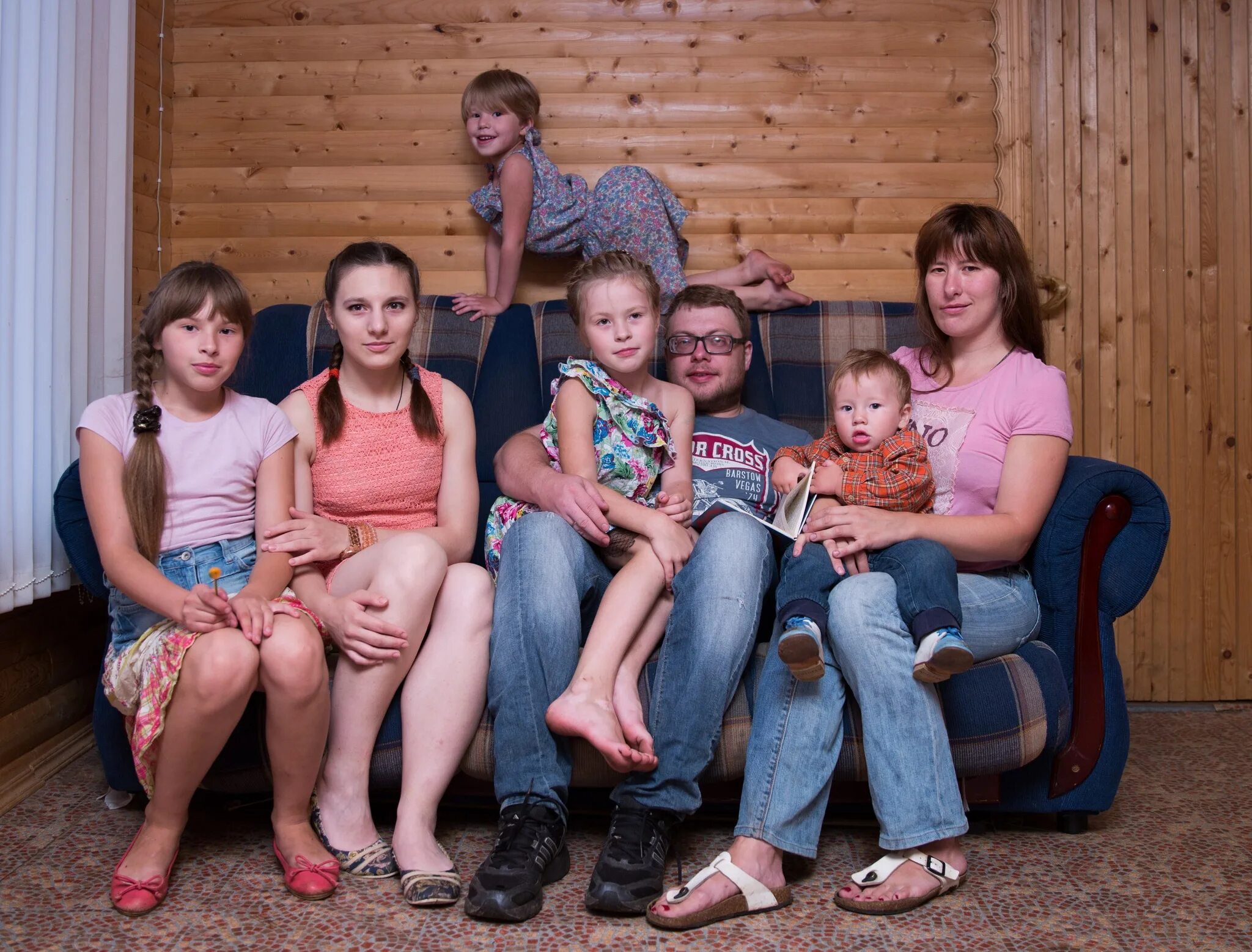 Первый семейный рф. Многодетная семья. Русские многодетные семьи. Российская семья. Многодетная семья в России.