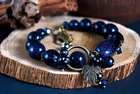 Украшения из камней