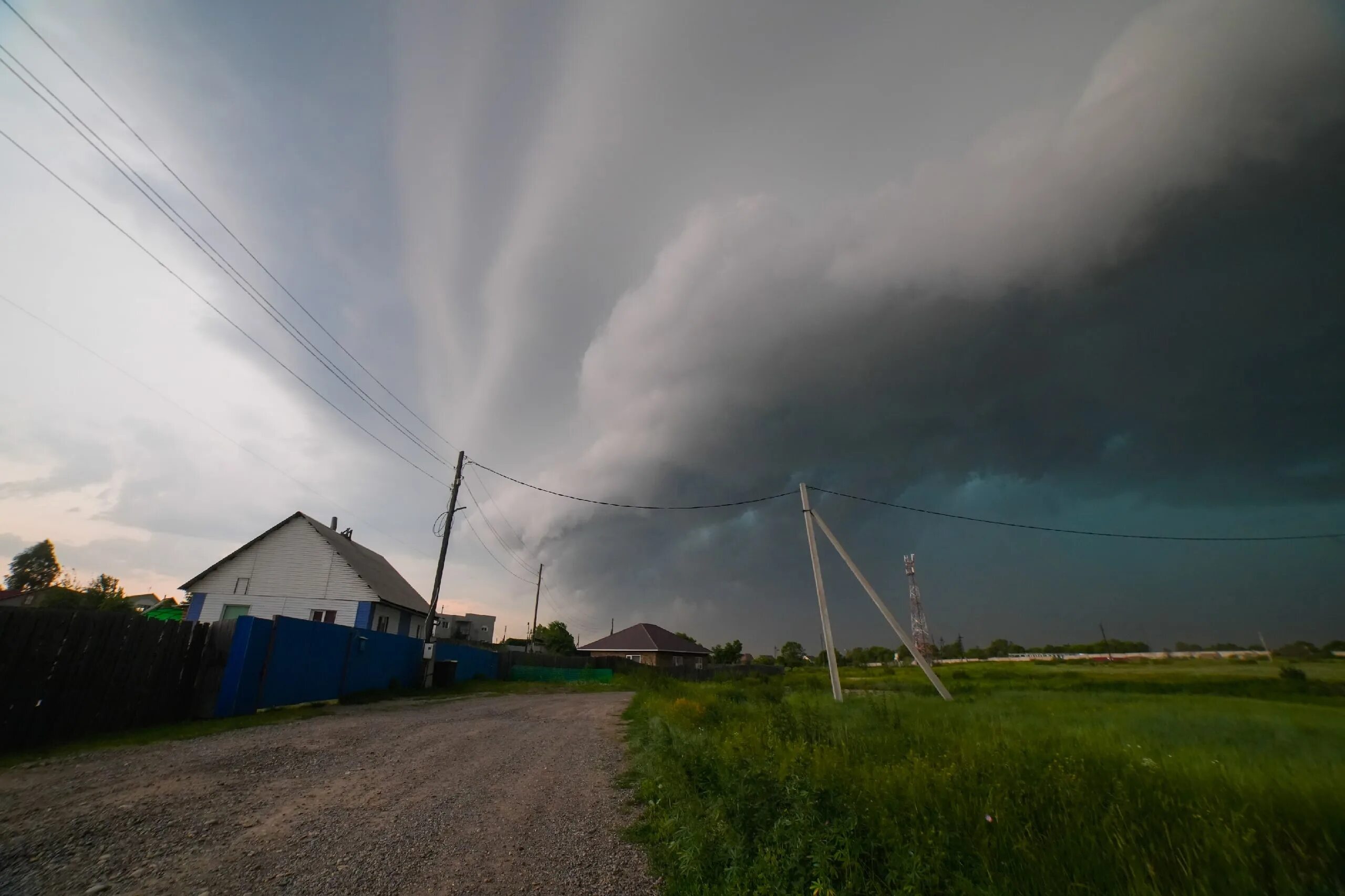 пылевая буря. сильный дождь. буря в абакане сегодня. последствие урагана в абакане. буря в абакане сегодня.