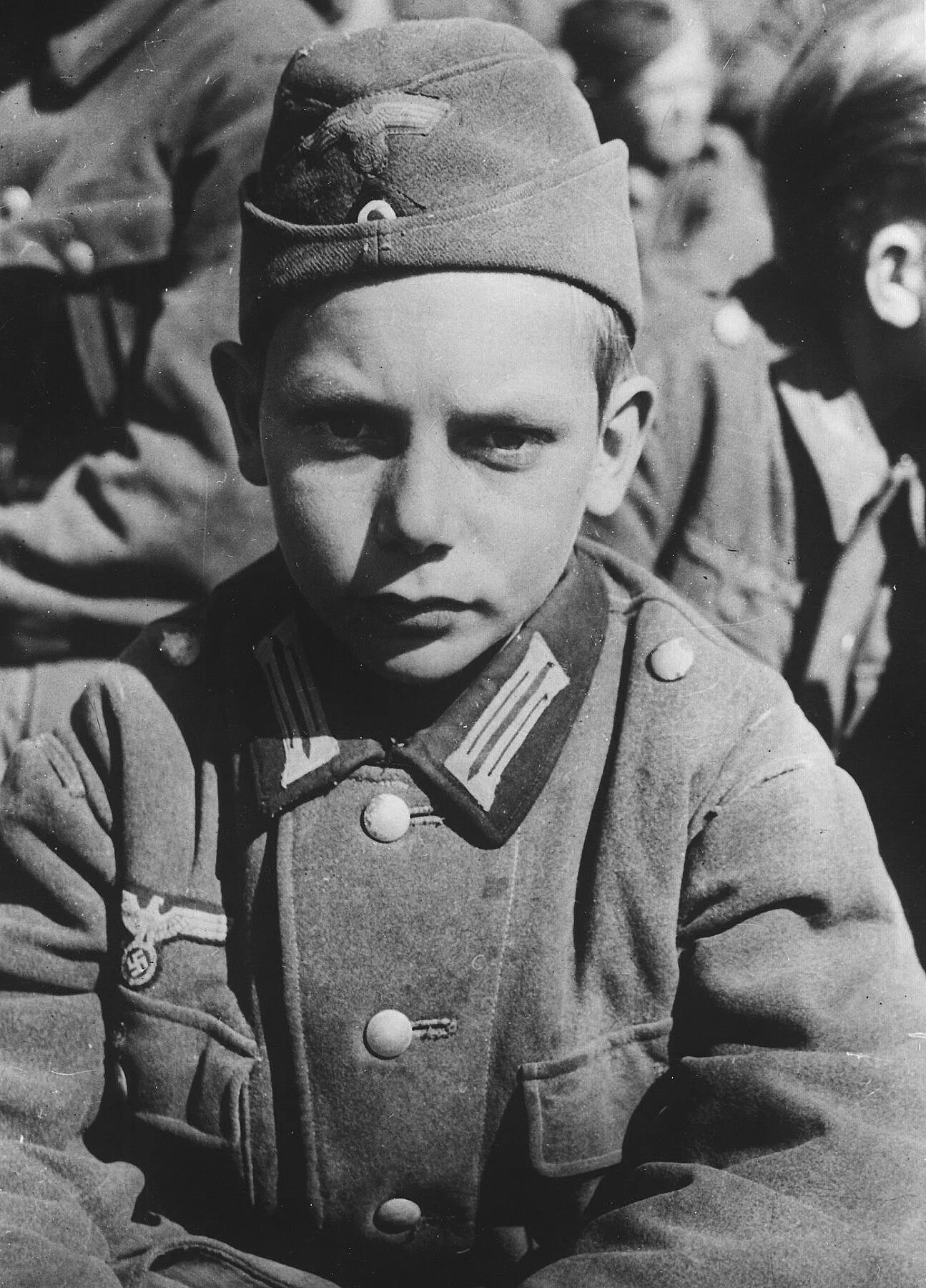 Подростки военных лет. Гитлерюгенд солдаты. Гитлерюгенд в 1945 году.