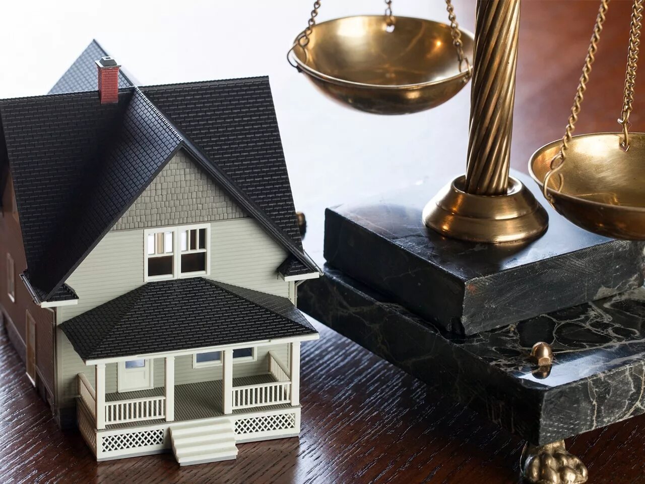 арест недвижимого имущества. арест недвижимости. арестованное жилье. арестованное жилье. жилье с обременением.