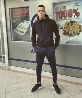 Пацаны в спортивках