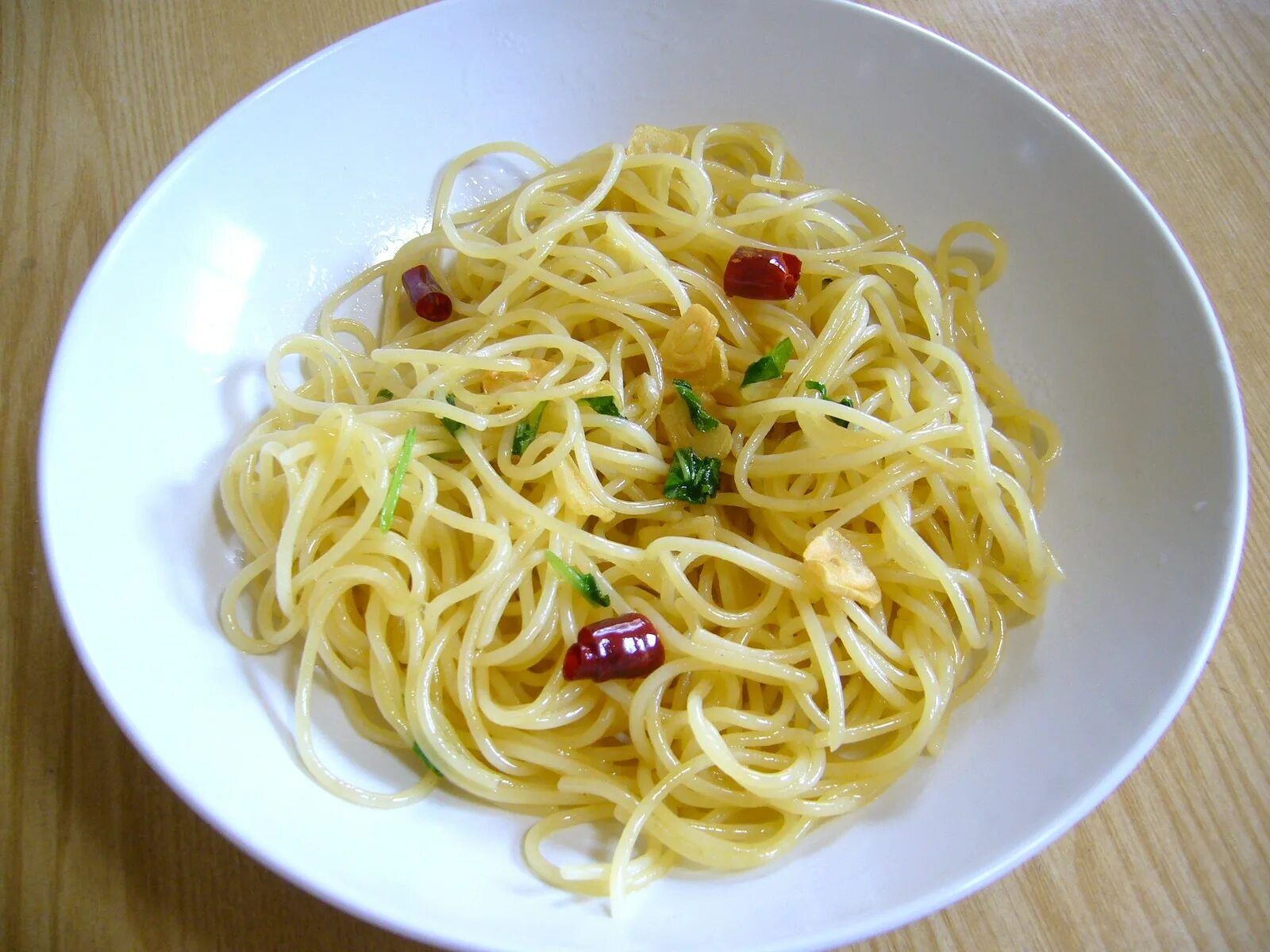 Паста Алио олио Пеперончино. Спагетти aglio olio. Блюдо Алио олио.