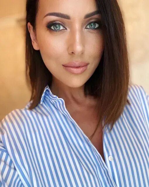 Певица Алсу показала младшего брата  Stunning eyes, Beauty, Hot brunett