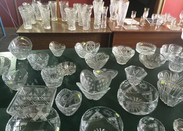 гусь-хрустальный стекольный завод музей. магазин хрусталя гусь хрустальный в гусь хрустальном. магазин хрусталя в гусь хрустальном. магазин гусь хрустальный ленинский проспект. бутик хрустальный из гусь хрустального.