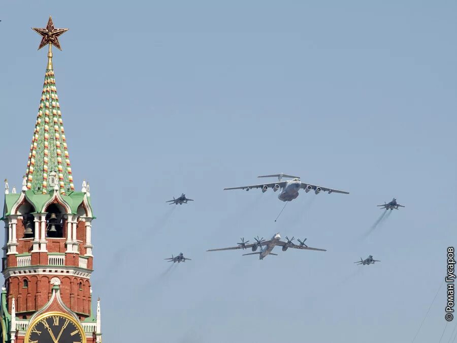 Парад победы над красной площади. Воздушный парад Победы. Самолеты над красной площадью. Парад Победы самолеты. Самолет на красной площади.