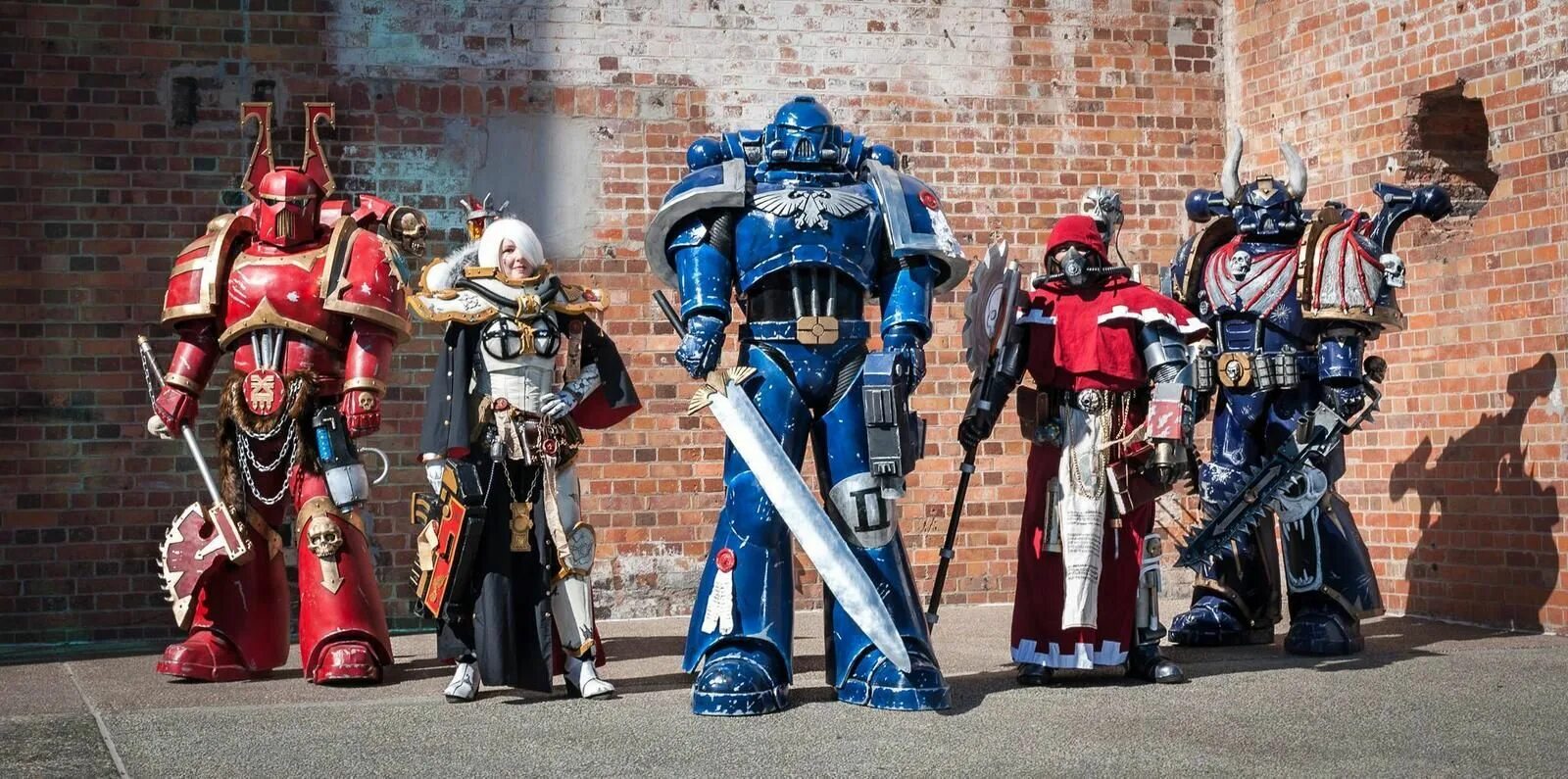 Косплей вархаммер. Костюм космодесантника warhammer. warhammer 40k косплей. косплей вархаммер 40000. warhammer 40000 косплей.