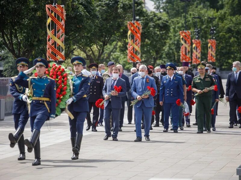 Воронеж возложение венков. Возложение цветов в Воронеже. Тула Почетный караул на площади Победы. Возложение Воронеж 22 февраля.