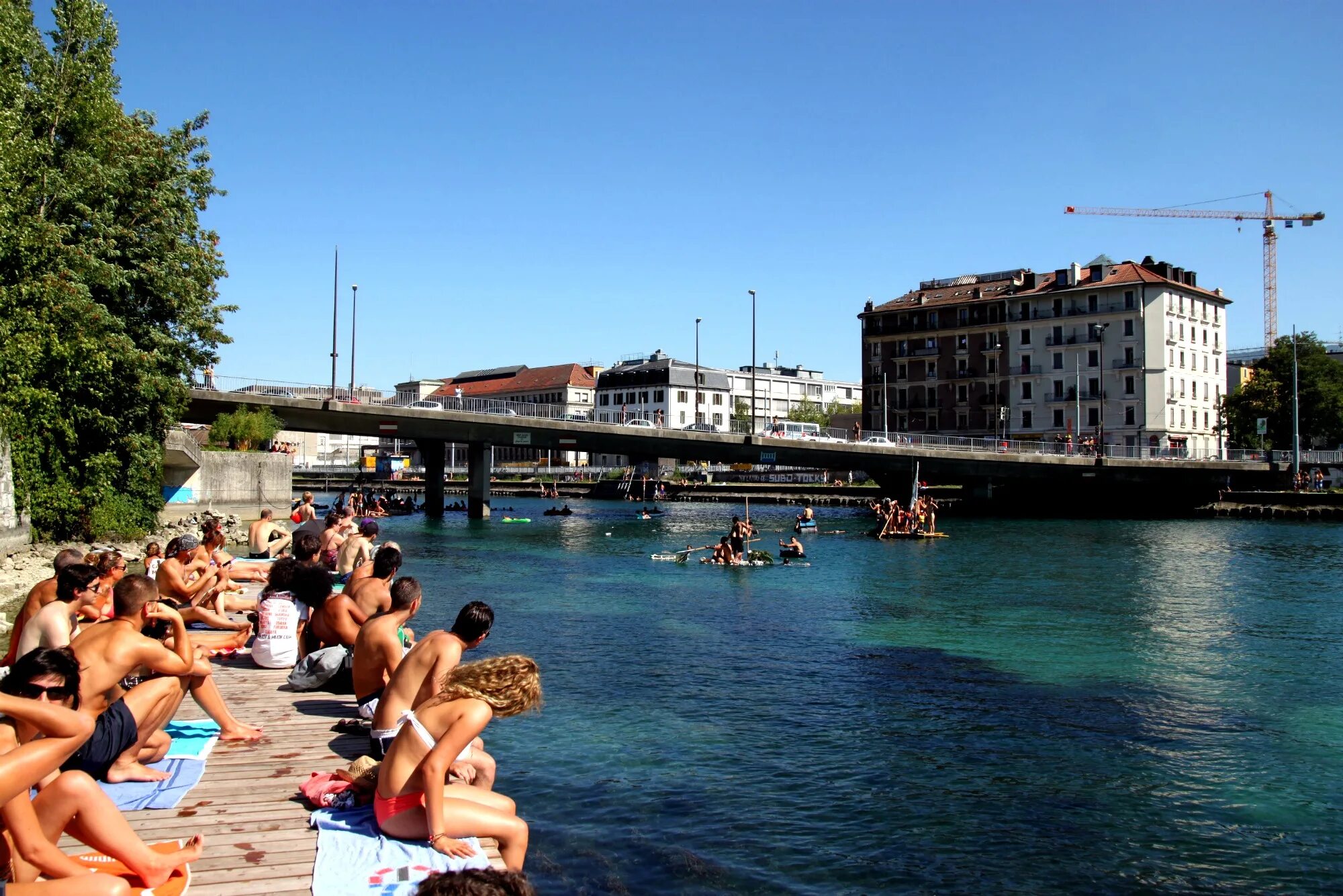 Как называют жителей минска женевы и монако. Князь альберт монако. Большой театр в белграде. Монегаски коренные жители монако. Швейцария женева пригород.