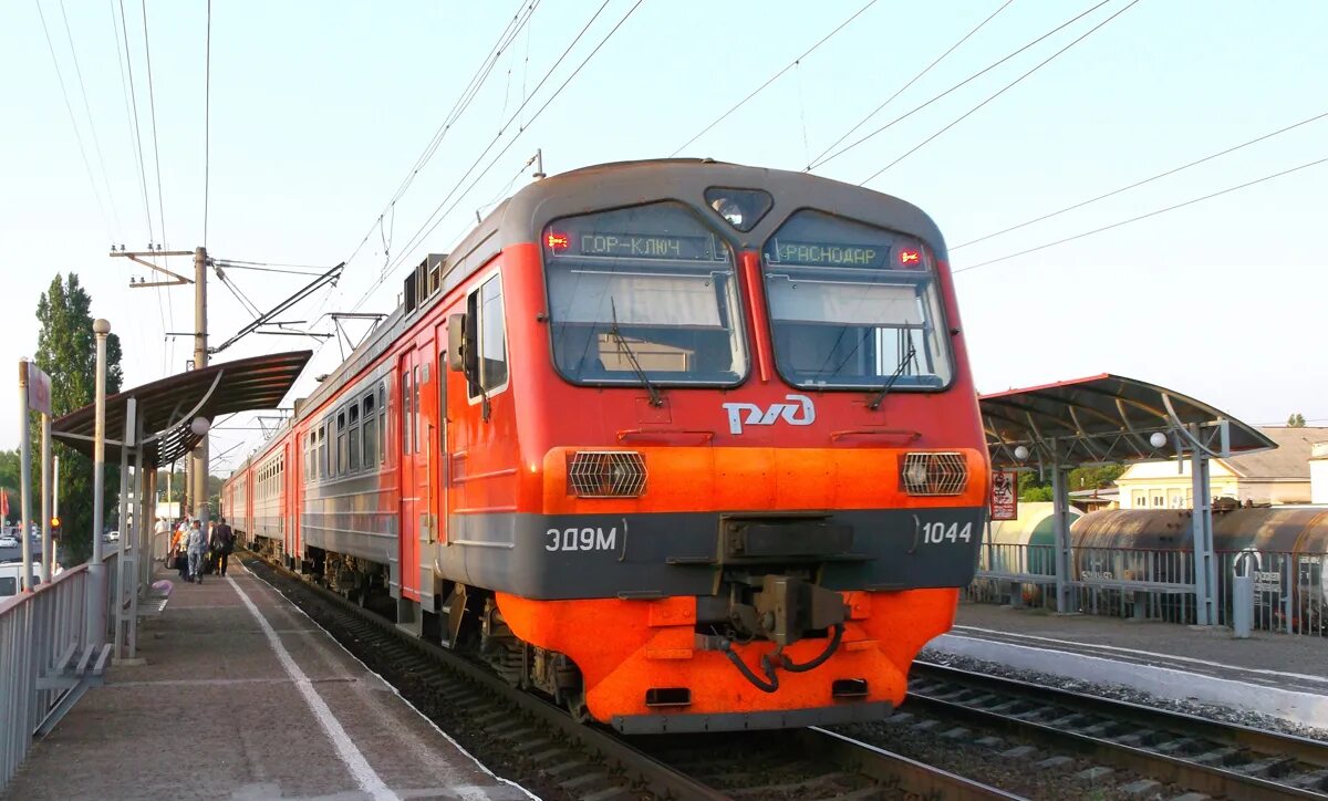 электричка краснодар армавир. эд9м электропоезд краснодар усть лабинск. электричка усть лабинск. усть лабинск авария на переезде. электричка усть лабинск.