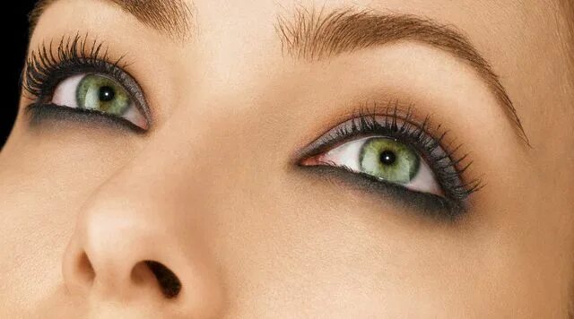 Как выглядит сера зеленые глаза Green is listed (or ranked) 8 on the list The 10 Best Eyeshadow Colors for Hazel