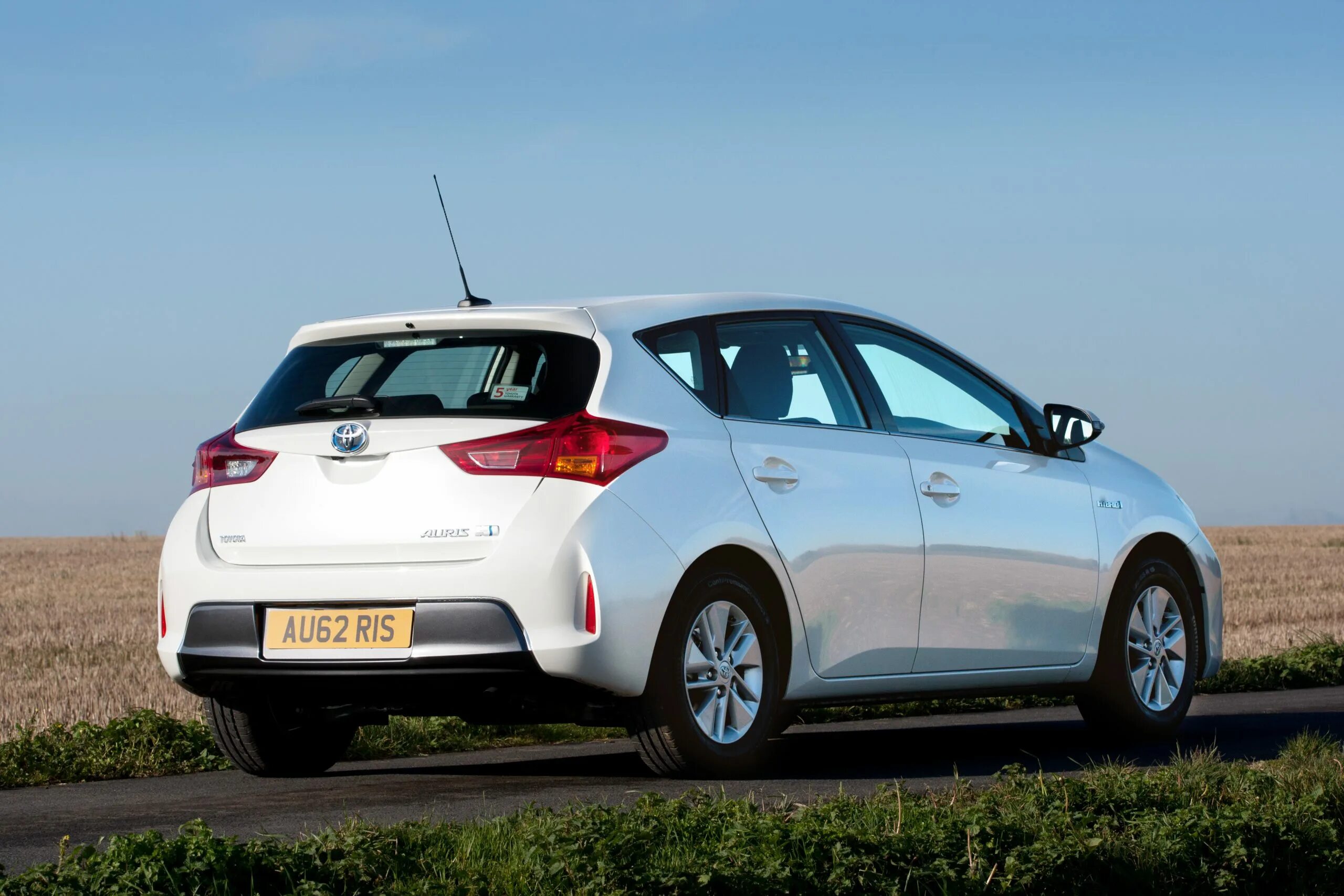 Toyota Auris 2013. Тойота аурис 2013-2015. Тойота аурис 2014 гибрид. Toyota Auris Hybrid 2013. Toyota auris 1.6