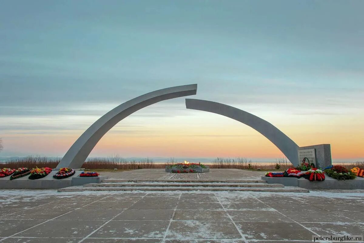 Прорыв блокадного кольца. Мемориал разорванное кольцо. разорванное кольцо блокады ленинграда. монумент разорванное кольцо блокады. монумент разорванное кольцо блокадного ленинграда.