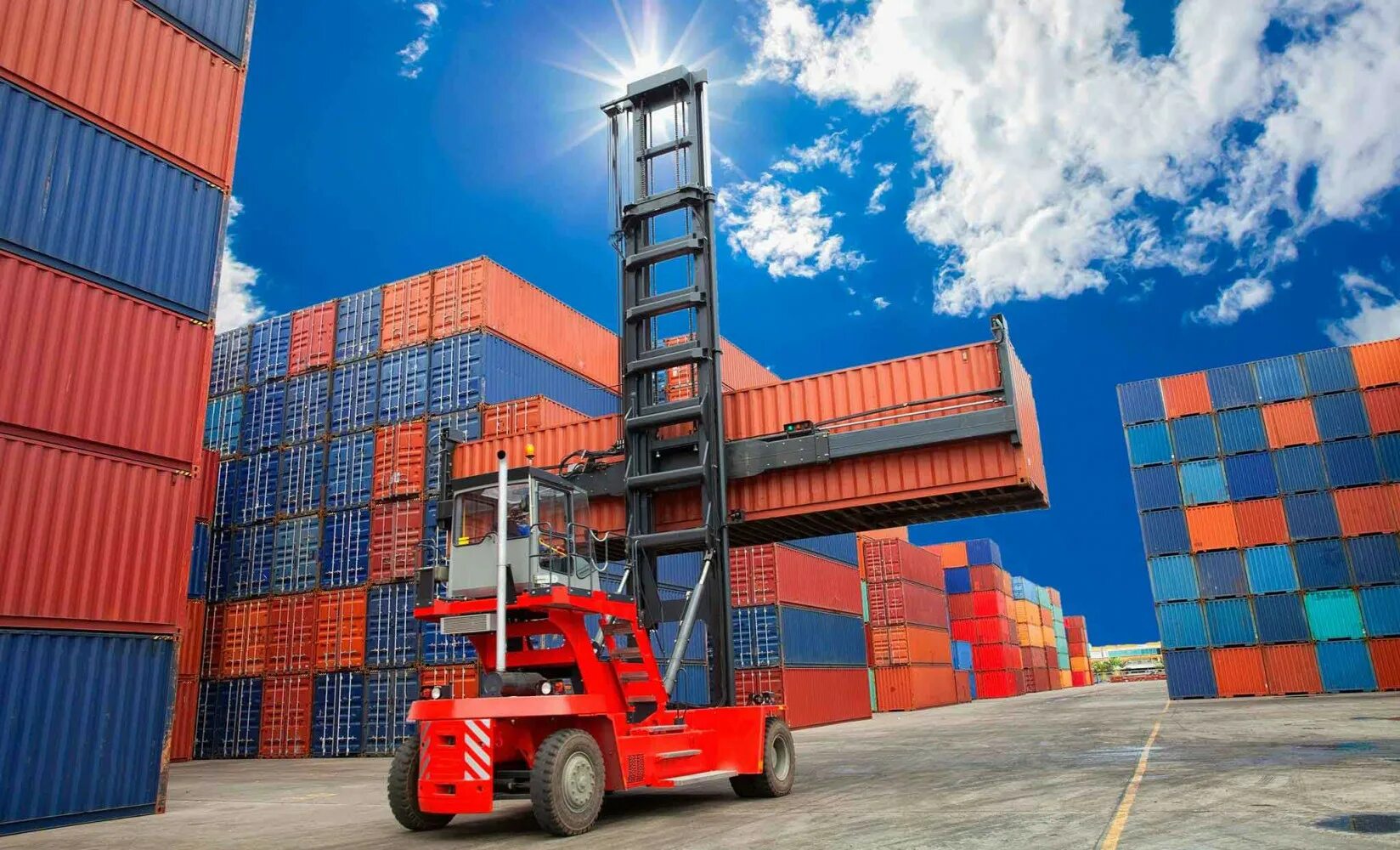Logistics container