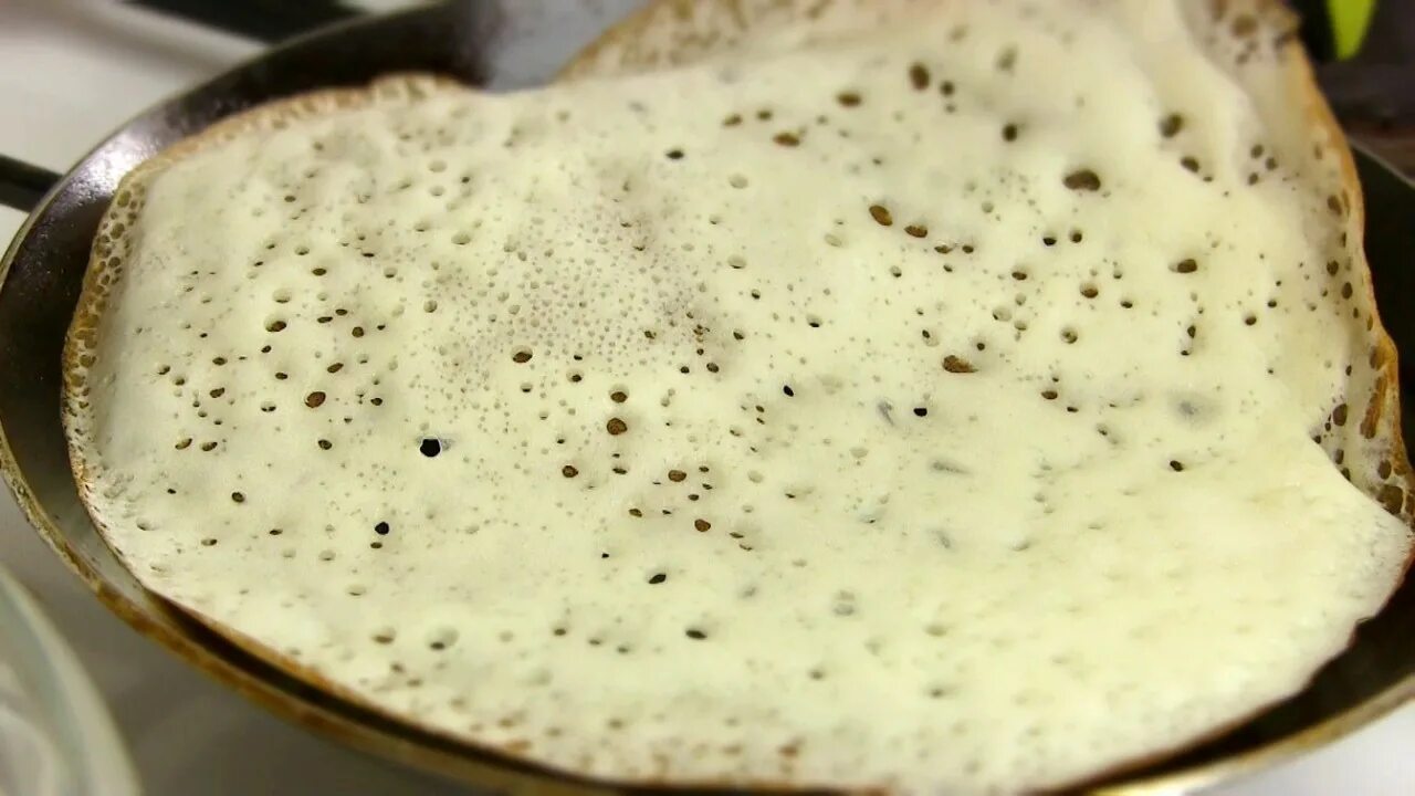 Рецепт блинов без муки и без крахмала. Блинчики с крахмалом и мукой. Крахмальные блинчики. Блинчики на крахмале и молоке. Блины на крахмале рецепт.