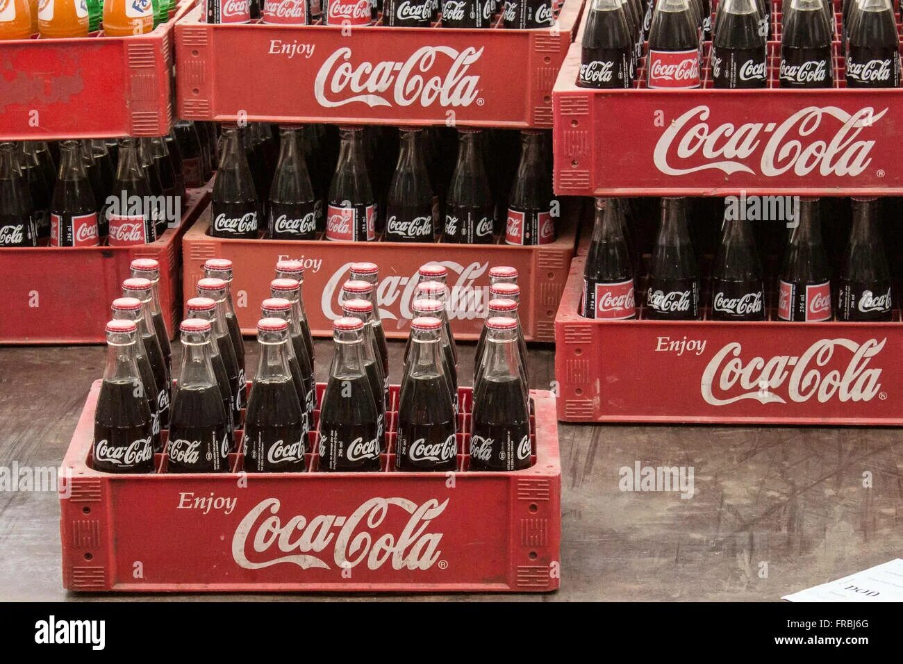 Ящик кока кола. Коробки coca cola. Коробка с колой. Деревянные колы. Coca cola ящик.
