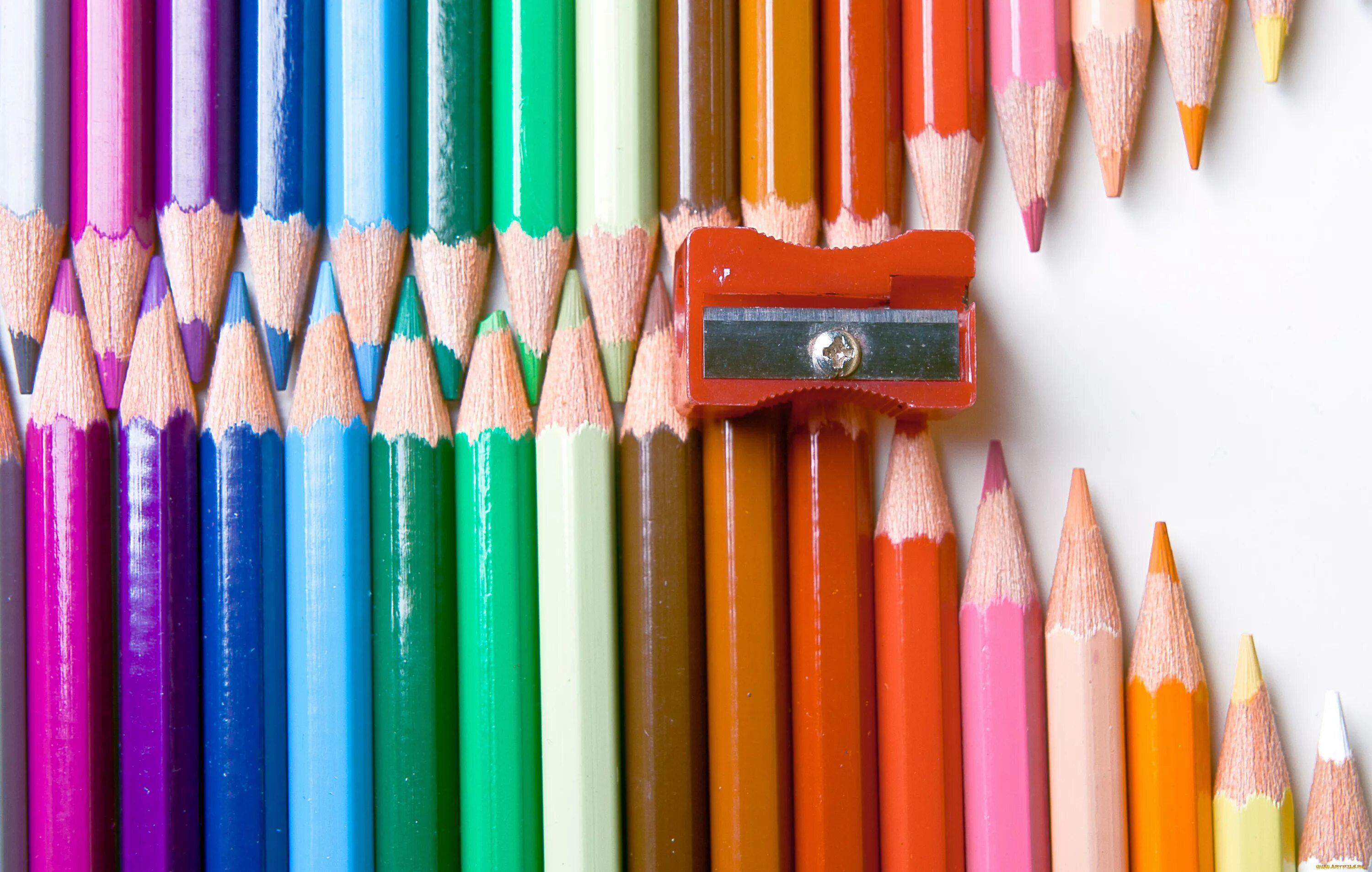 Карандаши цветные. Красивые карандаши. Необычные цветные карандаши. Много цветных карандашей.