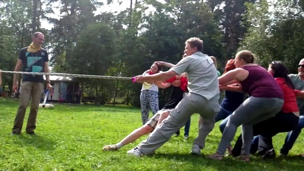 Перетягивание каната игра. Перетягивание каната соревнования. Перетягивание каната. Канат для соревнований. Игры для детей.