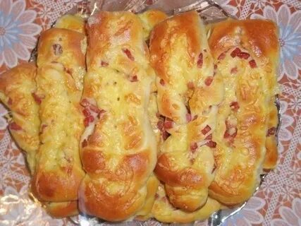 Булочки дрожжевые с сыром колбасой