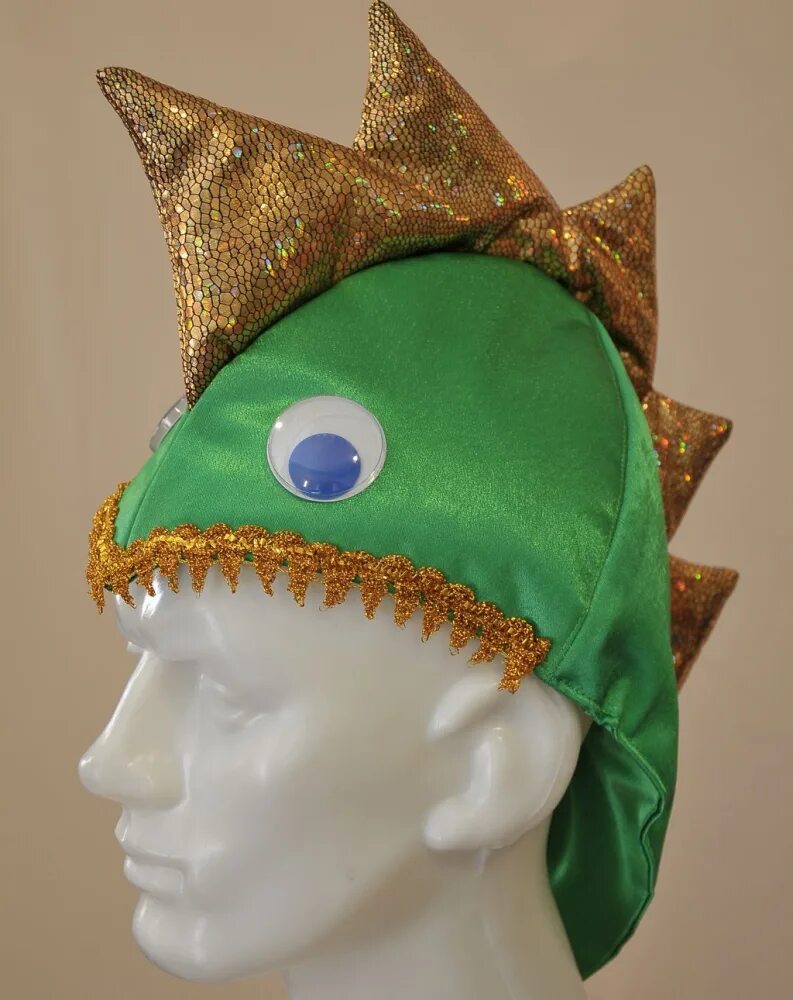 Шапка флисовая выкройка 56см. Как сшить шапку дракона. Как сшить шапку дракона. Шапки для детей из флиса. Головной убор змея горыныча.