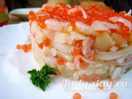 Царский салат с семгой и креветками кальмарами