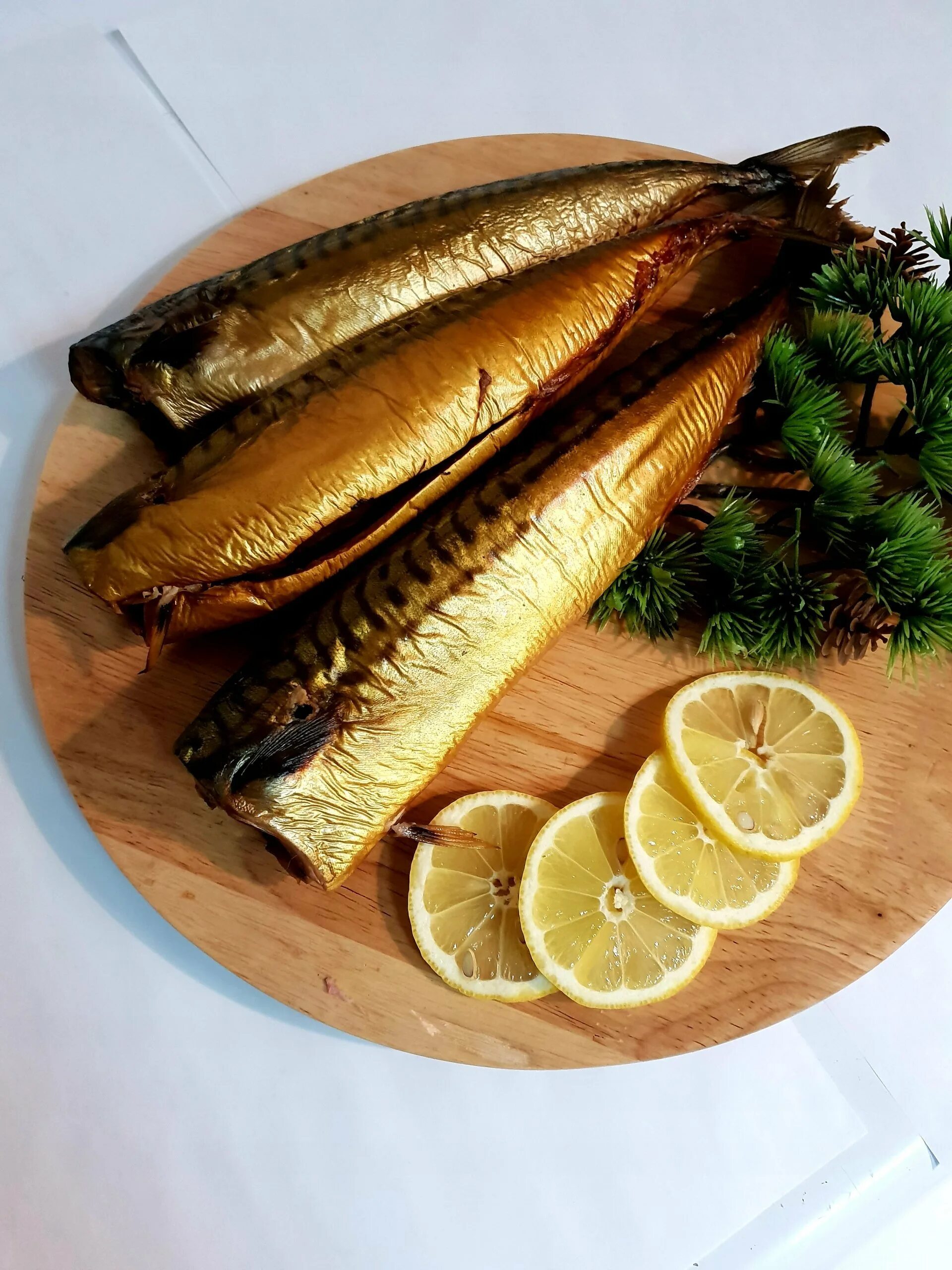 Копченая рыба скумбрия. Рыба скумбрия копченая. скумбрия холодного копчения. макрель копченая. рыба макрель холодного копчения.